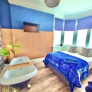  Apartment Blue Cheetah Lemur United Kingdom